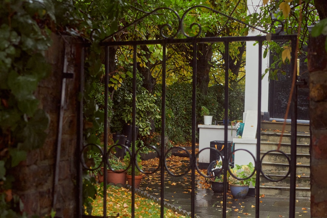 Metal gate installation in Pearland, TX